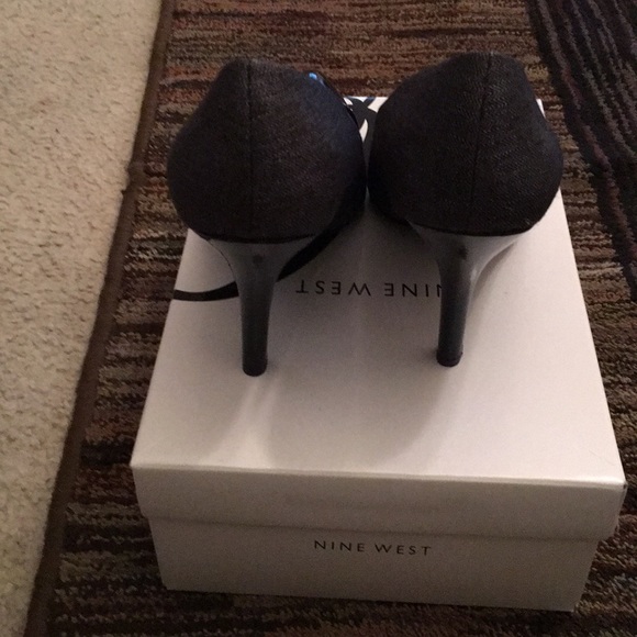 Nine West Two Toned Pump - Picture 4 of 6